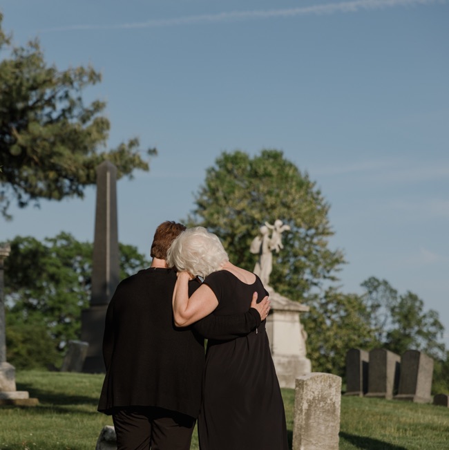 J'accompagne au cimetière des personnes âgées isolées